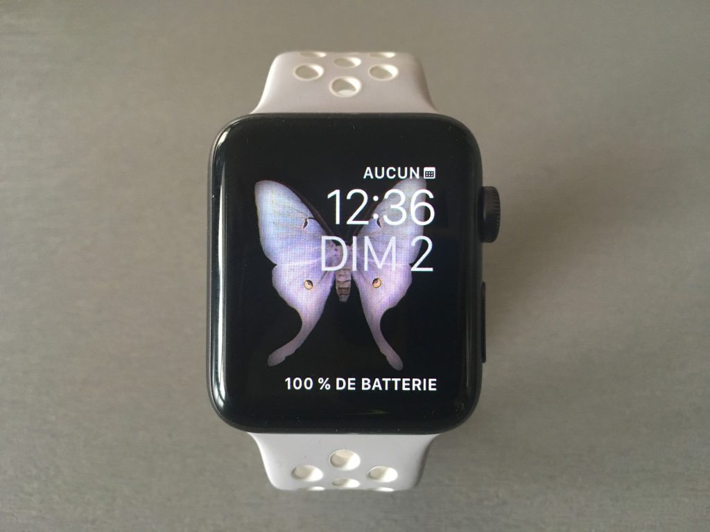 le bracelet nike platine avec l'apple watch space gray